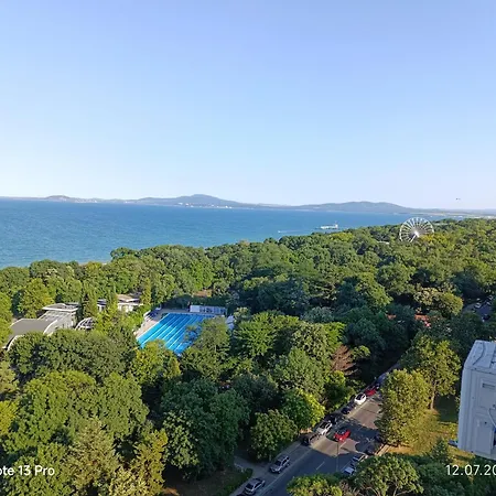דירה Sea View Flora בורגאס