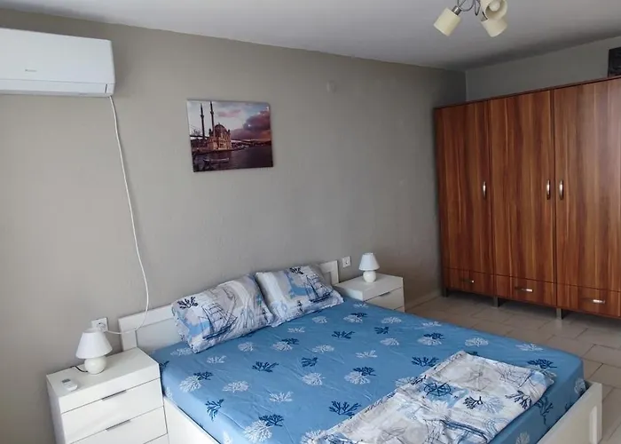 Sea View Flora 公寓